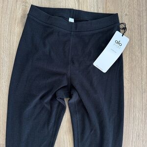 NWT alo yoga black leggings | Ribbed High Waisted 7/8 Blissful Legging | Small